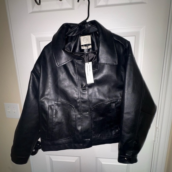 Stoosh Women's Classic Black Leather Jacket - Picture 2 of 5
